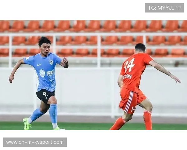 斯坦丘正式在大连梭鱼湾球场合练，定位球助攻卡兰加头球